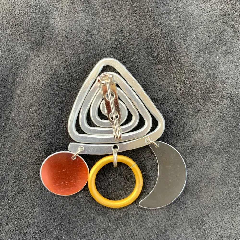 Lapel pin that also holds eyeglasses